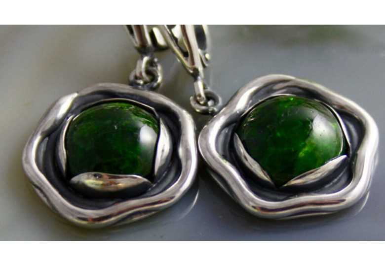 Diopsid je někdy označován jako Ruský smaragd. Proč? Čtěte!