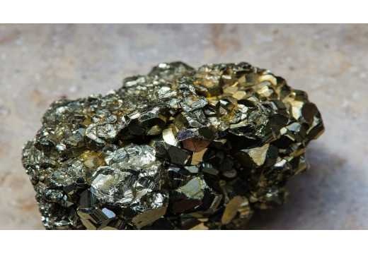 Pyrit je kámen prosperity, moudrosti a také intelektu